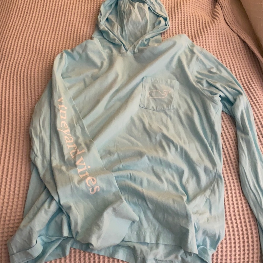 M vineyard vines light hooded pullover